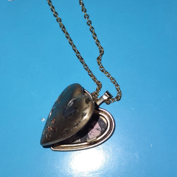 Gold Vintage Locket Photo Pendant w/ Floral Dove Motif - Picture 3 of 13